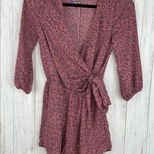 Francesca’s Alya Mauve Pink Floral Romper SIZE S